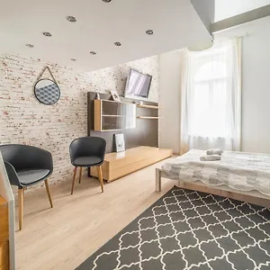 Susan Near Blaha Lujza Square Apartamento Budapest